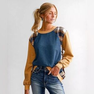 BKE Plaid Patterned Women's Sweater - Blue and Tan - Medium